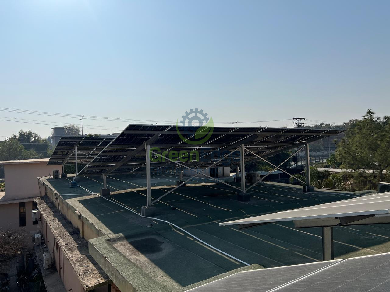 Rooftop solar mounting structure