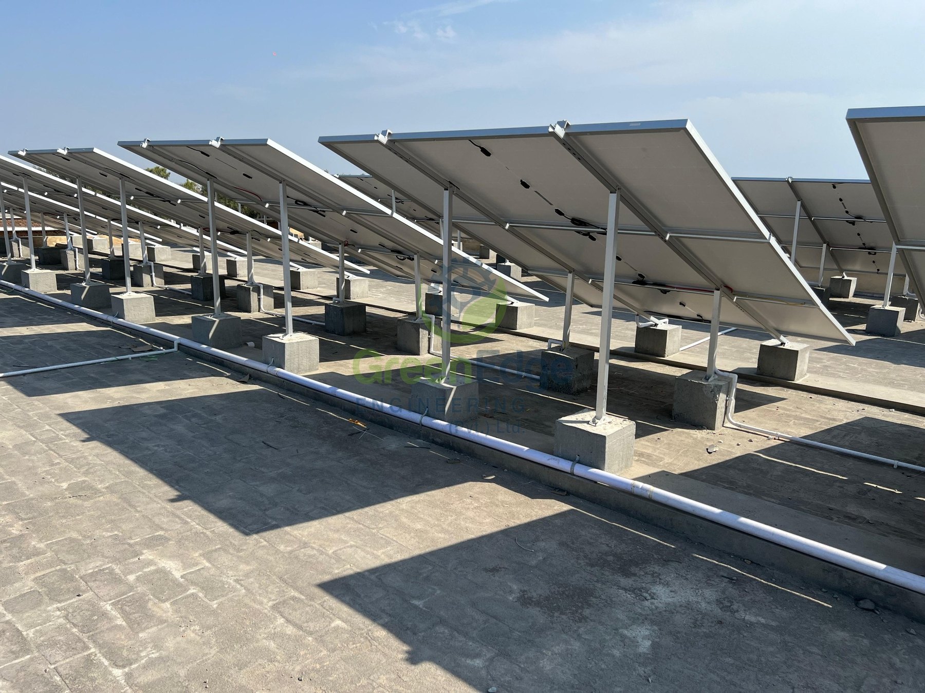 Solar panel mounting structure